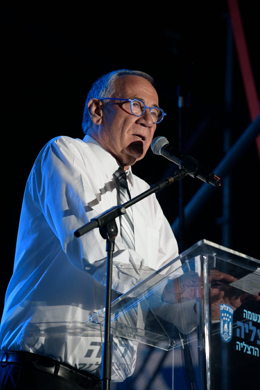 משה פדלון נואם בליל עצמאות 75. צילום: דוברות העירייה