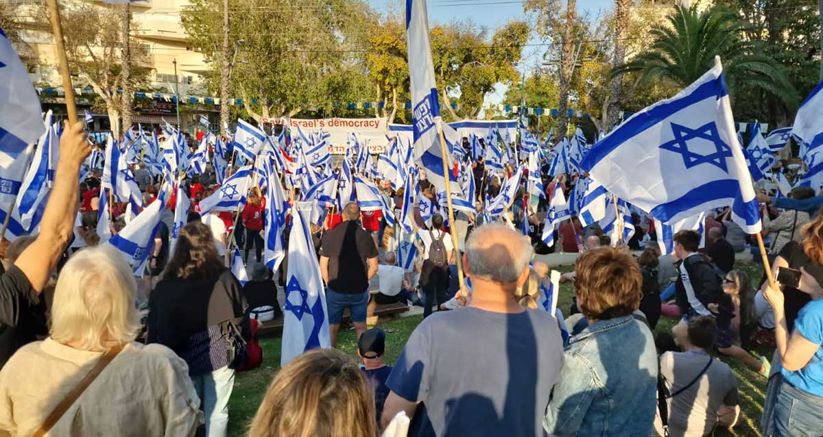 הפגנה נגד המפכה המשפטית ברמת השרון