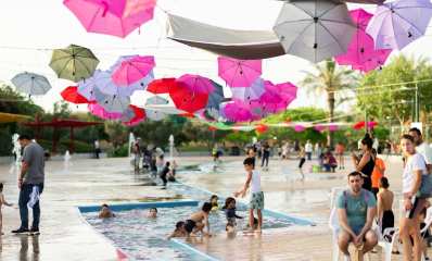 חגיגת שבועות במתחם המזרקות המחודש בפארק יצחק ולד. צילום: eclipse media