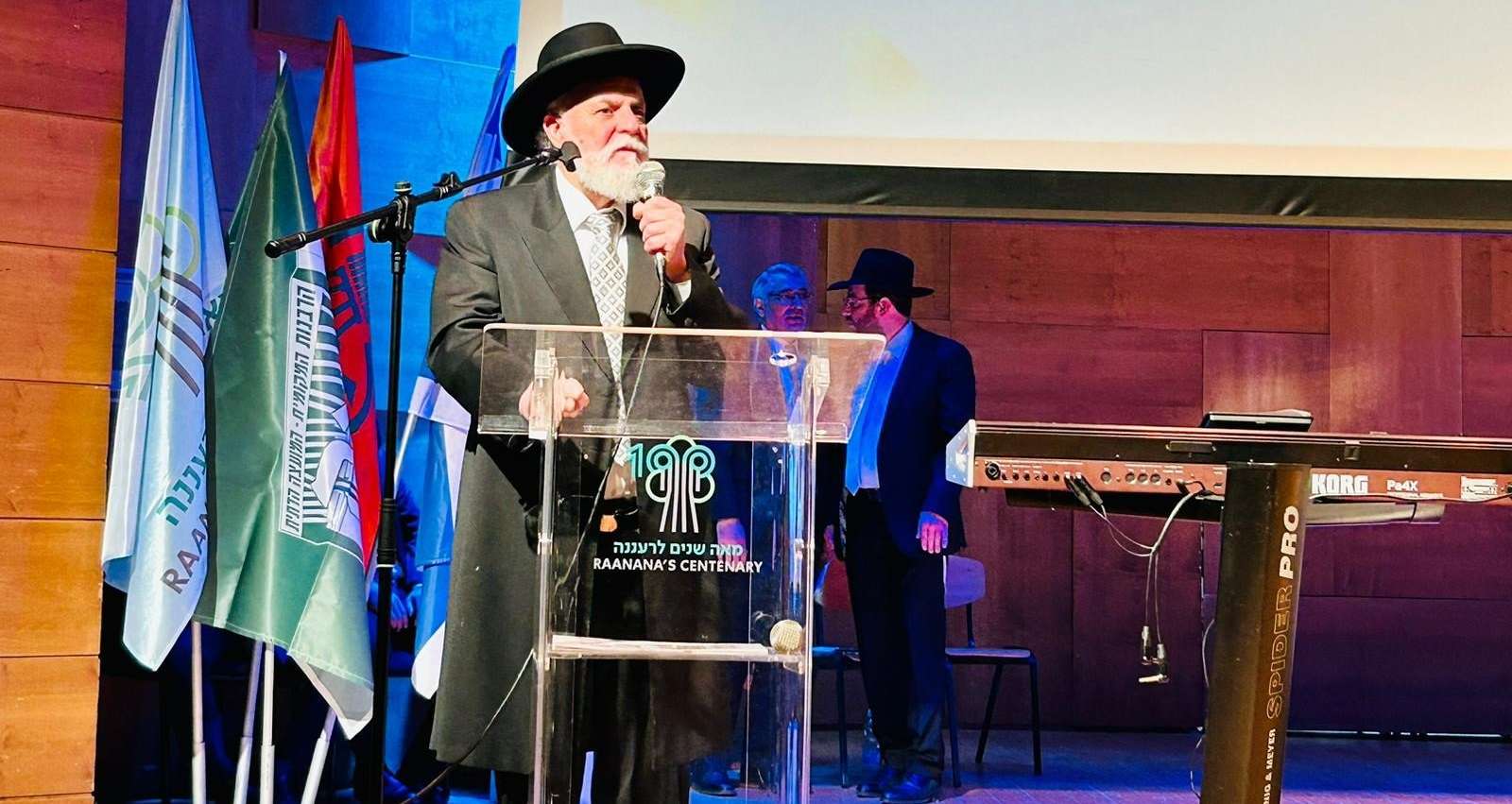 הרב פרץ באירוע לכבודו. צילום: שגיא שלפר