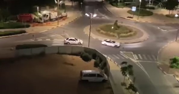 צילום מסך מתוך תיעוד הווידאו של חריקות הבלמים בהרצליה הירוקה