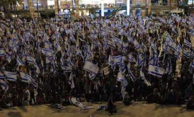 מפגינים בכפר סבא. צילום: גבריאל מלצר