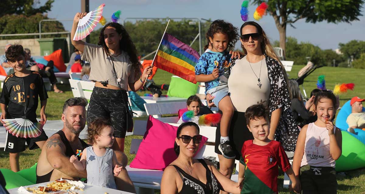 פיקניק משפחות ססגוני בהרצליה. אירוע מרכזי בחודש הגאווה