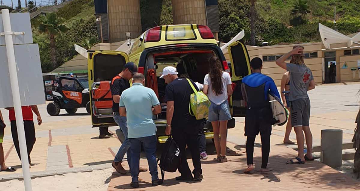 אשה כבת 75 טבעה למוות בחוף המעליות בהרצליה