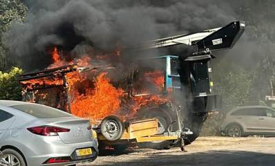 שריפת הרכב. צילום: כבאות והצלה