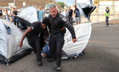 פינוי המוחים ממחלף הסירה. צילום: מטה המחאה הדמוקרטי