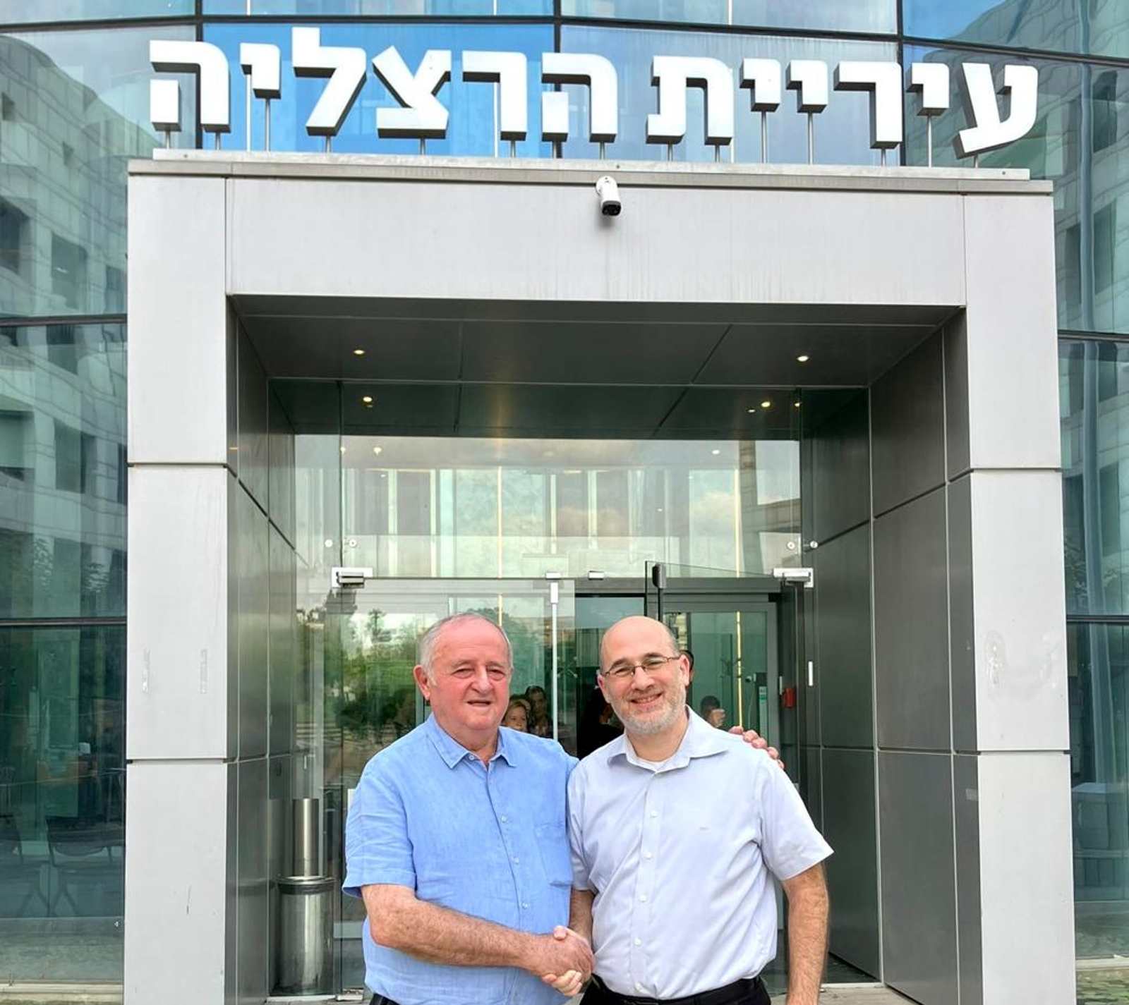 צבי וייס וירון עולמי