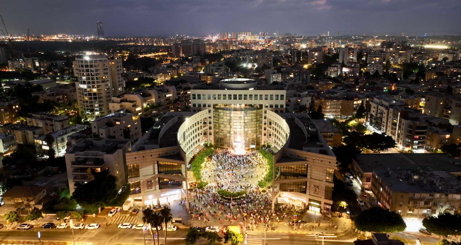 ההפגנה בהרצליה במבט על. צילום עידו מאירוביץ'