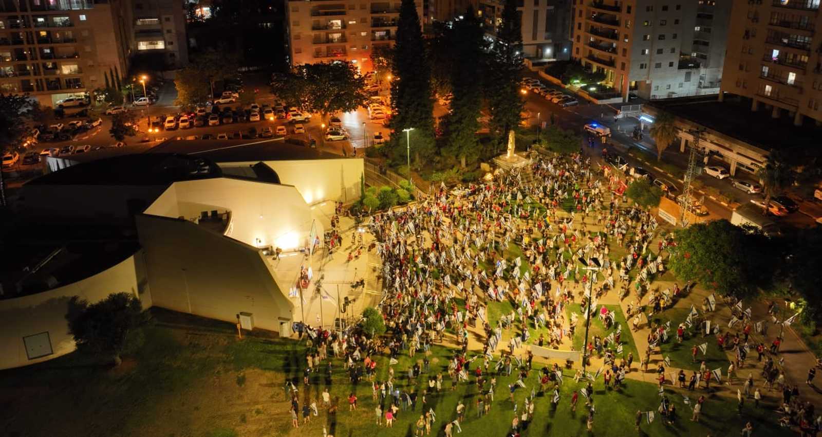 ההפגנה בהוד השרון. צילום: אבישי רייזנר