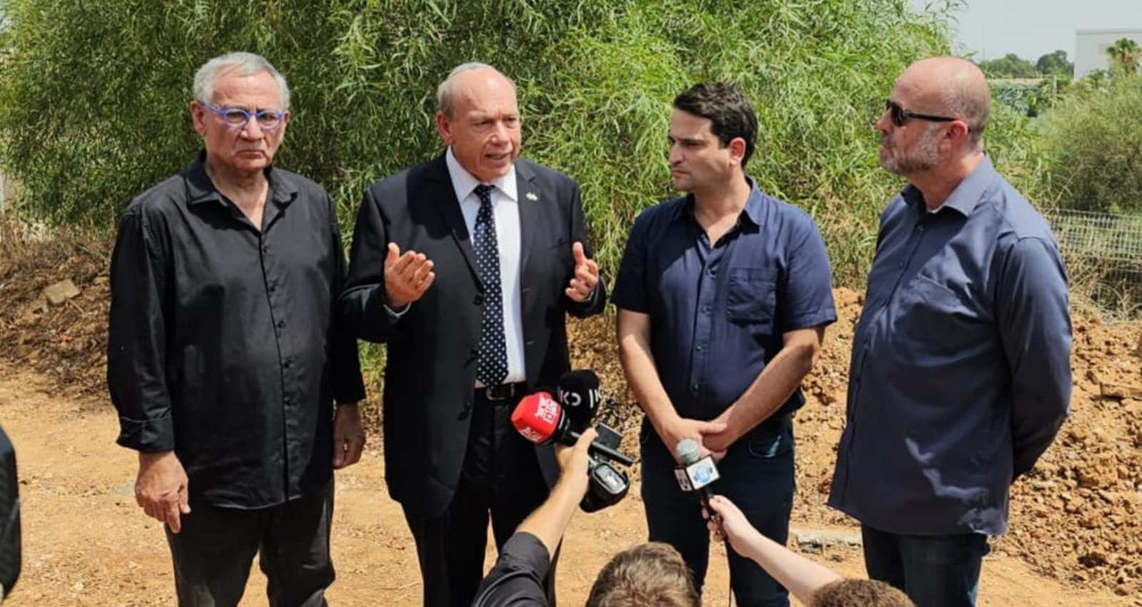 גרובר, כוכבי, אנגלמן ופדלון בשטח