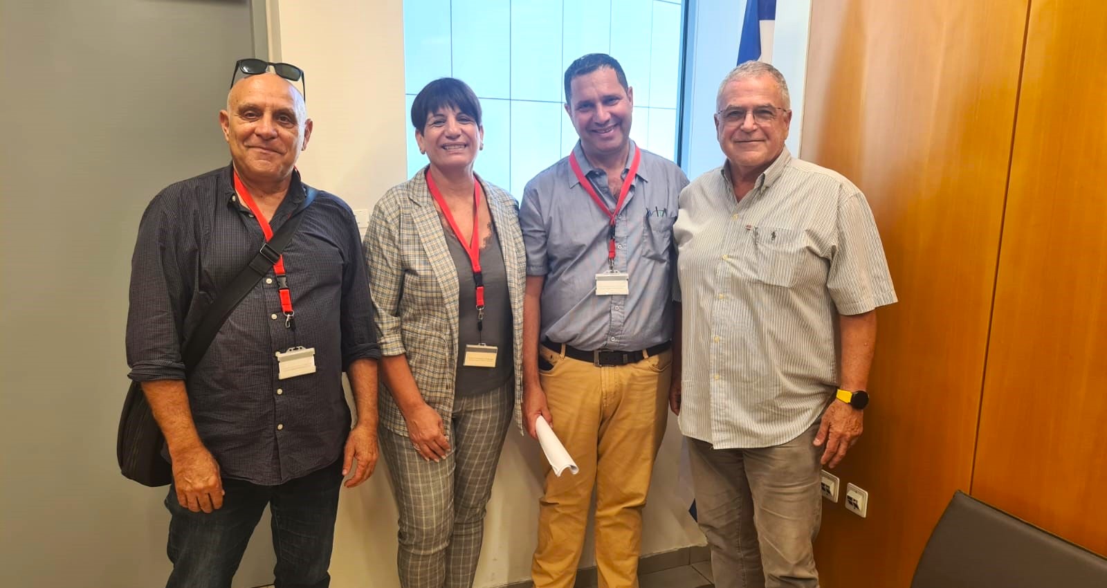 בצילום: ראש העירייה, שושי כחלון כידור, מהנדס העירייה, צביקה קרמן, ראש חטיבת תכנון במשרד הביטחון, וצחי שטרסר, מנהל אגף פרויקטי מרכז ותחבורה ציבורית ב"נתיבי ישראל". צילום: פרטי