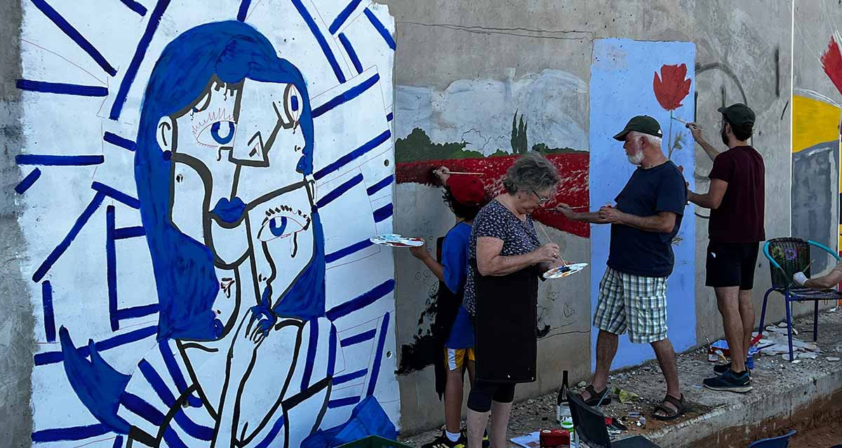 חומה מרכזית ברעננה נצבעה בציורי גרפיטי על ידי אומנים מכל הארץ