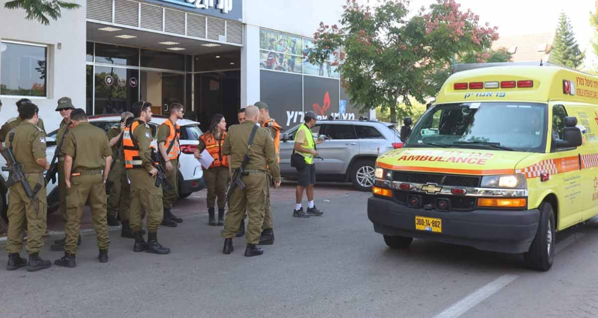 מתרגלים נפילת טיל במרכז הרצליה