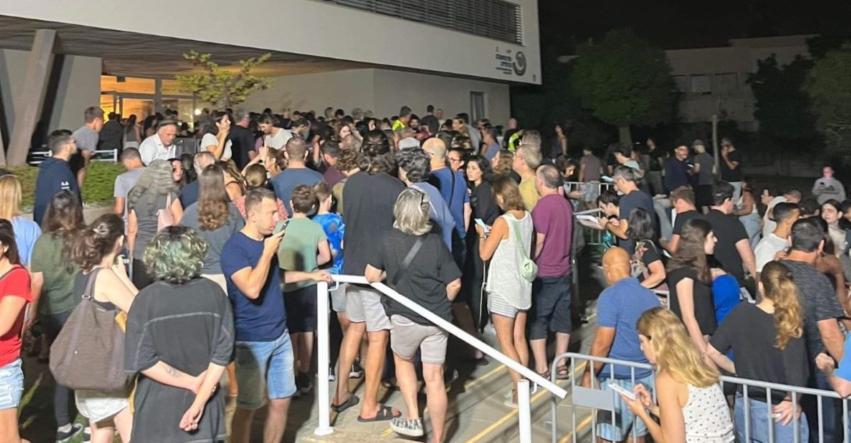 תורים ארוכים במרכז פסג"ה, הערב. צילום: פרטי