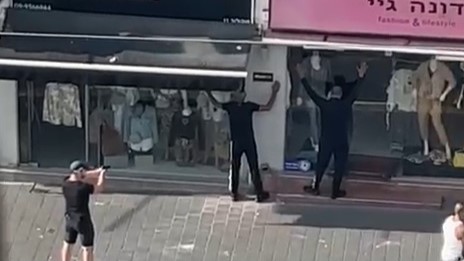 מעצר שב"חים בסוקולוב. צילום מסך
