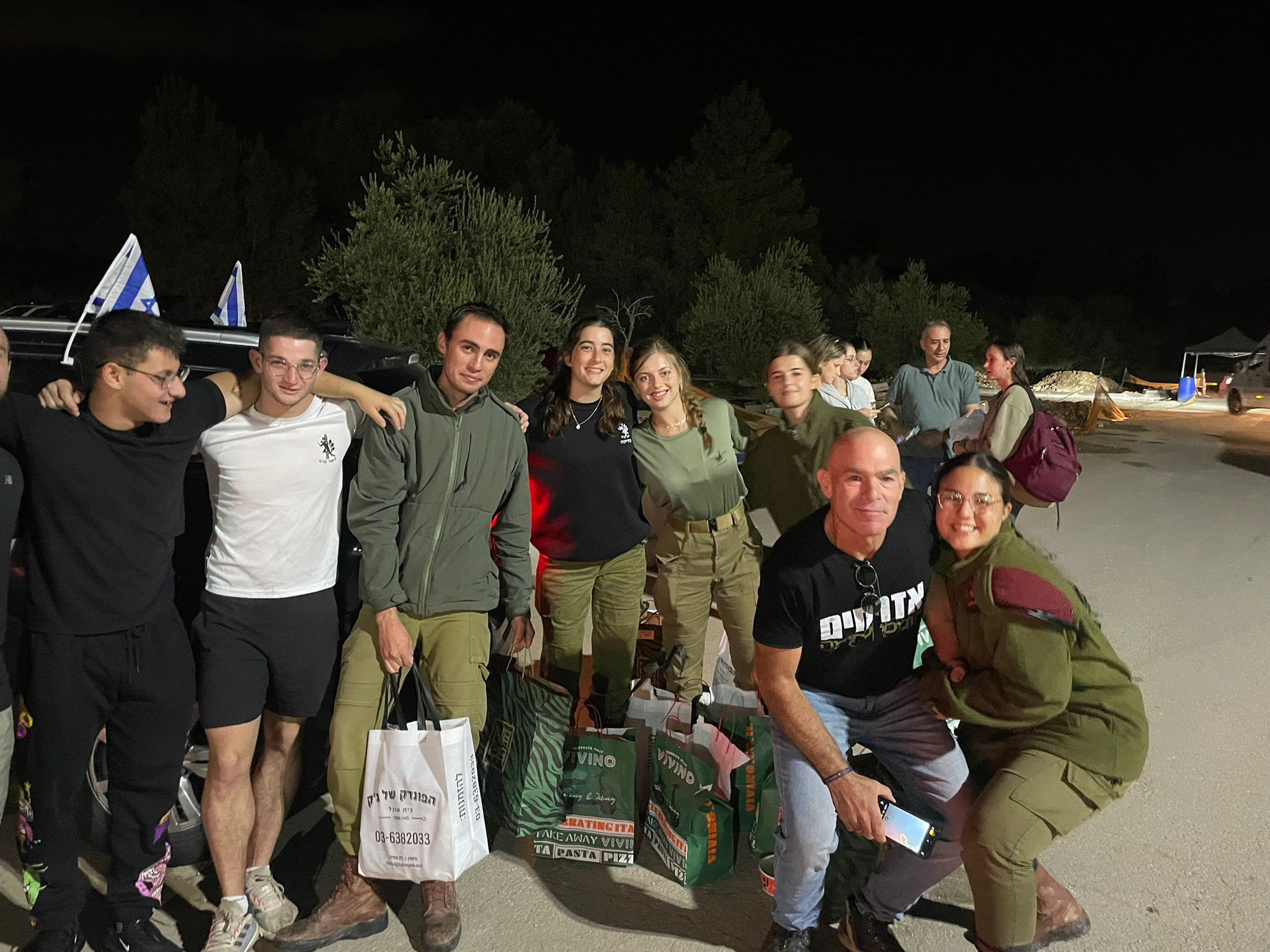 מלר והצוות בביקור בדרום. צילום: בתאל דרורי