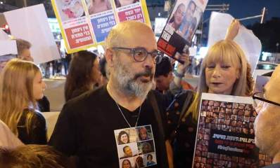 חן אביגדורי בעצרת תמיכה בנחטפים, הנעדרים ובני משפחותיהם - הוד השרון