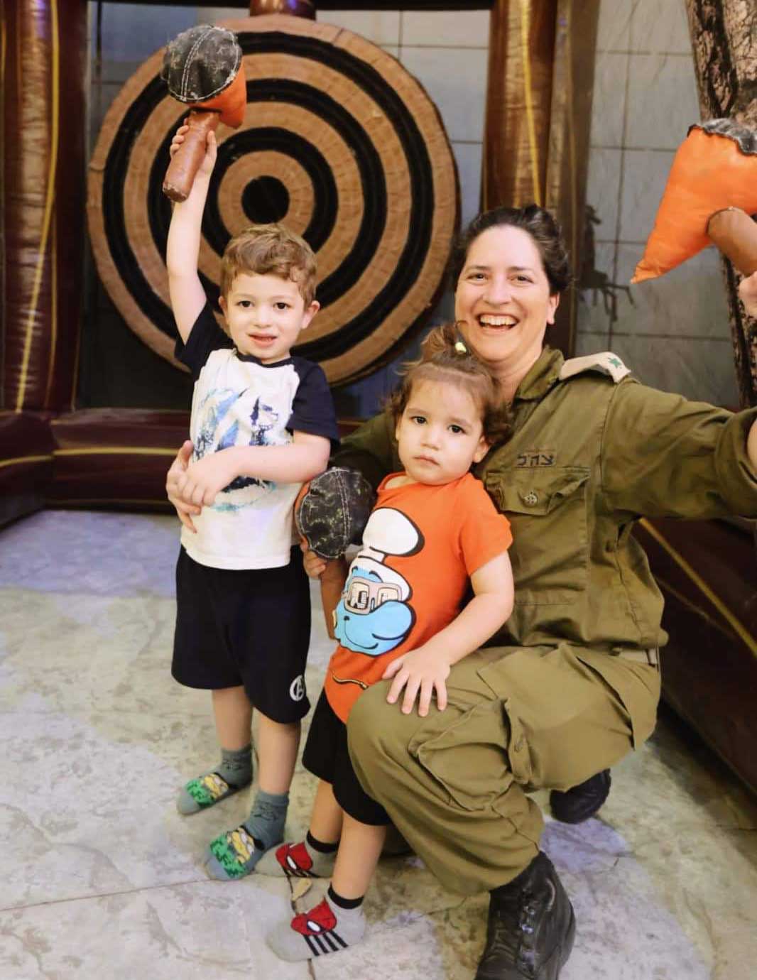 חיילת מילואים באירוע ההפגה בבית חיל האוויר בהרצליה. צילום: דוברות העירייה