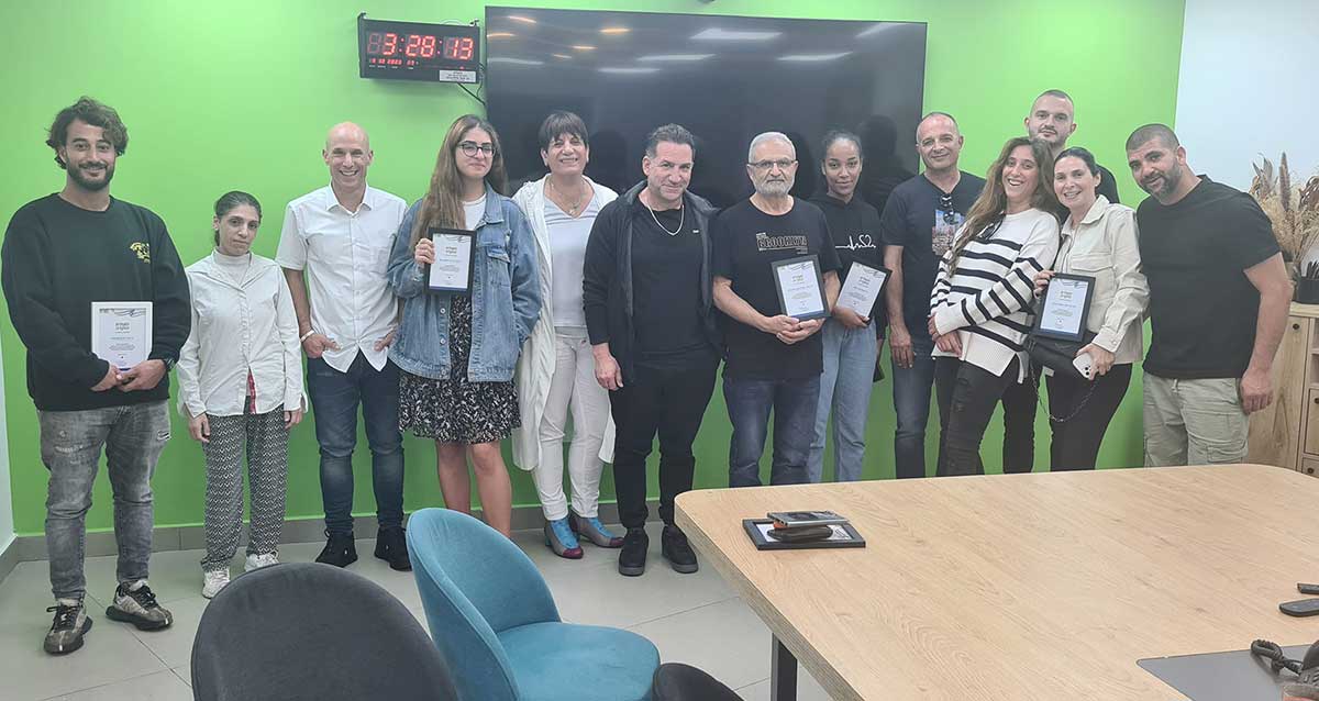 הענקת תעודות הוקרה לעסקים בכפר יונה