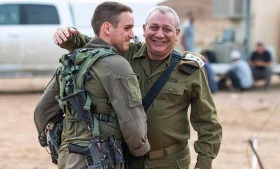 הרמטכ"ל גדי אייזנקוט ובנו גדל