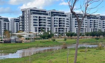 האגם מתמלא במי גשמים. גליל ים, הרצליה