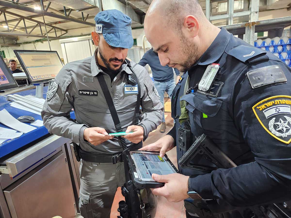 שורים ופקחים של עיריית כפר סבא במבצע משולב לאיתור שוהים בלתי חוקיים