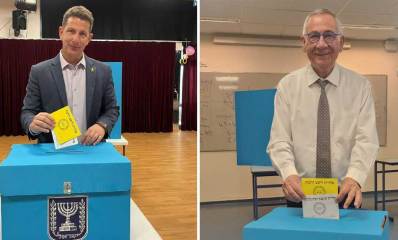 משה פדלון ויריב פישר מצביעים בבחירות בהרצליה