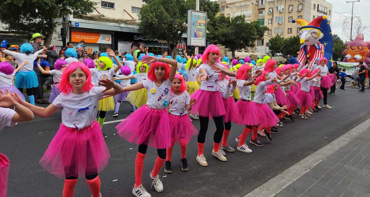 תהלוכת עדלאידע בפורים בכפר סבא 2023. צילום: עיריית כפר סבא