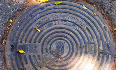 מכסה ביוב מהרצליה. צילום: manhole.co.il