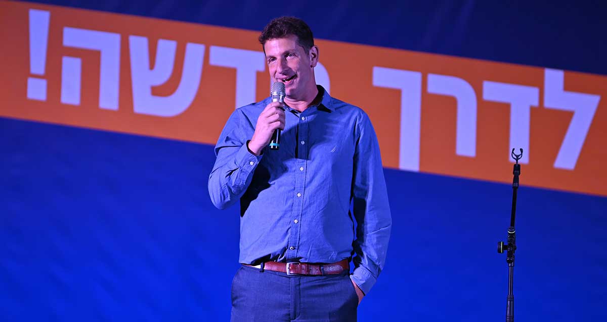 יריב פישר נועם במסיבת הניצחון