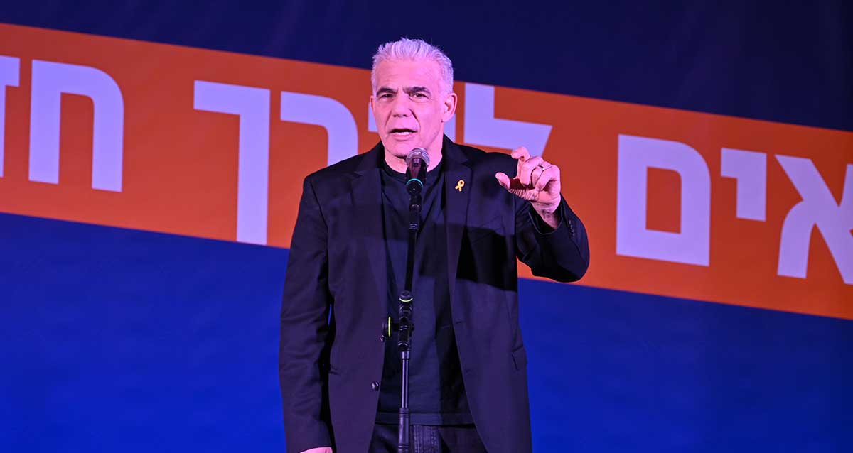 יאיר לפיד במסיבת הניצחון של יריב פישר