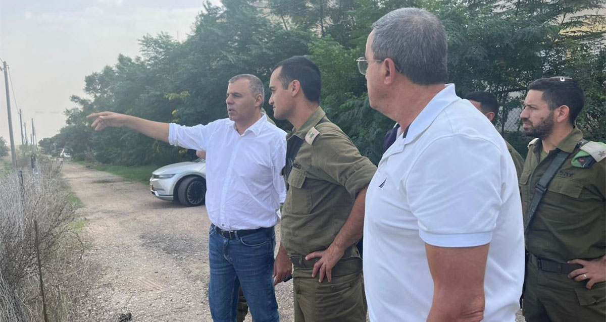 ראש העיר רפי סער בסיור עם מפקד הגזרה ובמפגש עם חיילי יחידה מובחרת האמונים על הביטחון באזור (צילום: עיריית כפר סבא)