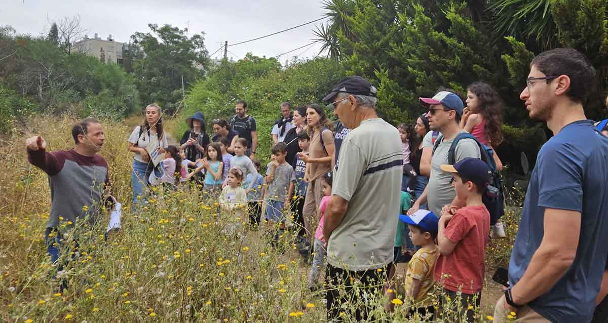 סיור תושבים בערוץ נחל גלילות, הרצליה