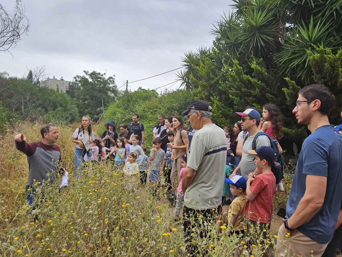 סיור תושבים בערוץ נחל גלילות, הרצליה