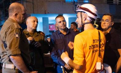 כוחות הביטחון נערכים למצבי חירום בכפר סבא באפריל 2024. רפי סער מקשיב