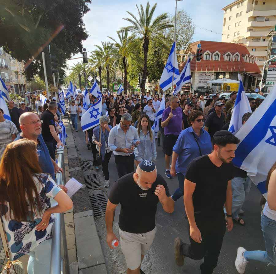 אלפים בהלווית רס"ל סיון ווייל ז"ל ברעננה