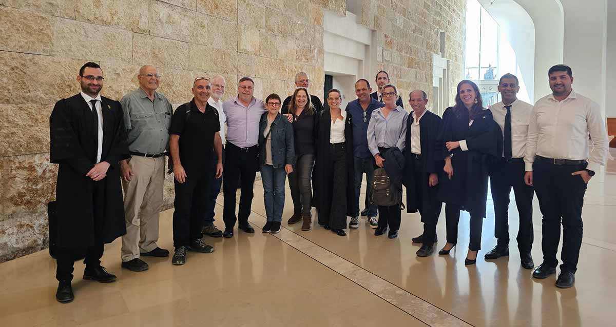 אנשי ציבור ועורכי הדין של עיריות הרצליה והוד השרון בבית המשפט העליון