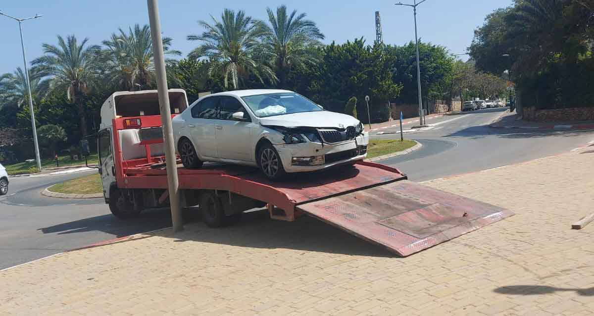 הרכב שעבר תאונה על הגרר