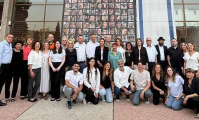 ראש העיר רפי סער עם זוכות וזוכי פרסי גלר להתנדבות