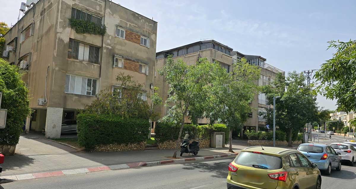 בנייני מגורים אופייניים בהרצליה המיועדים להתחדשות עירונית. צילום: שרון אונליין