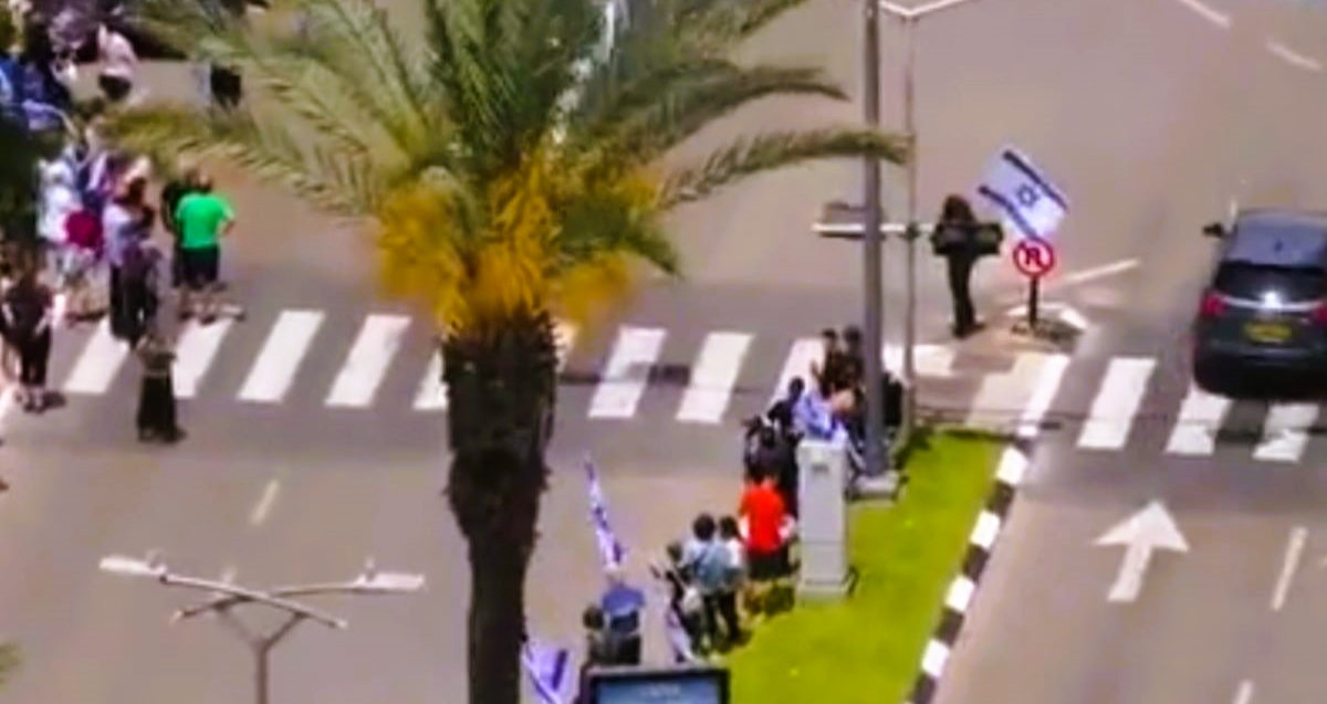 תושבי רמת השרון במסע הלוויה של סמל איתי לבני ז"ל