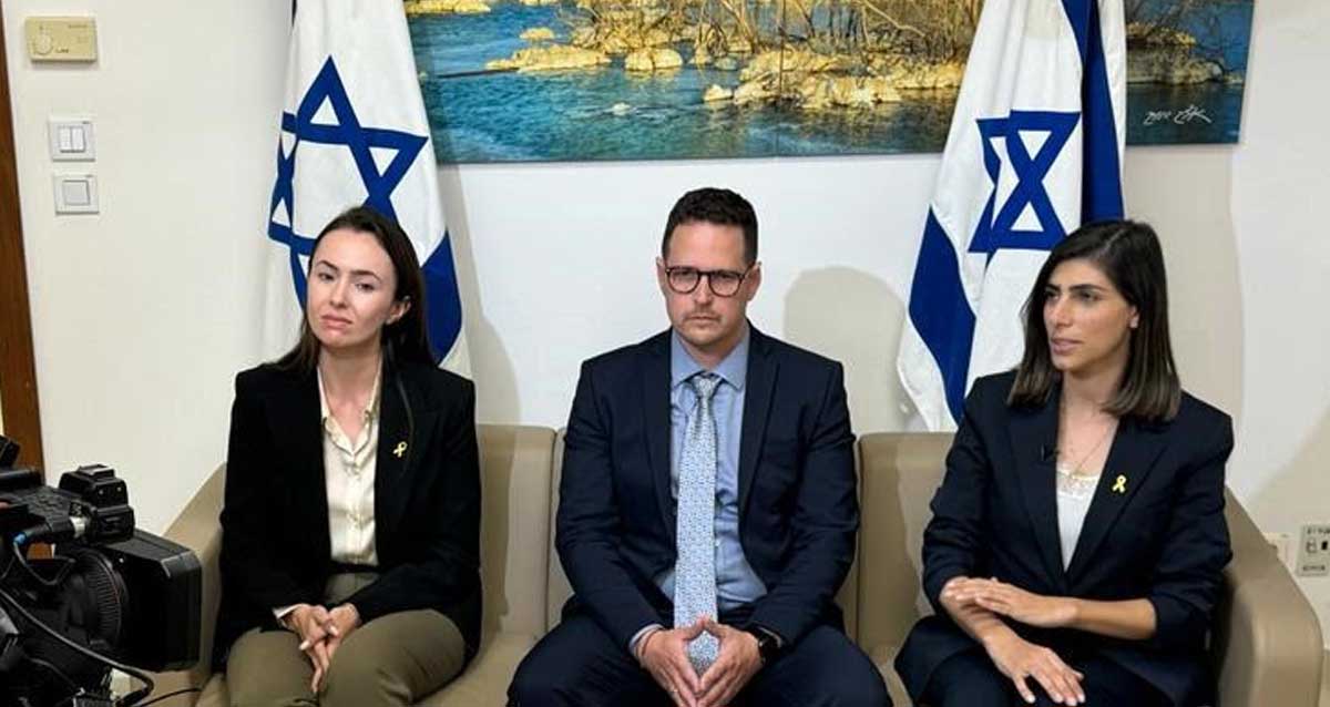 אילן וולך עם קולגות בקורס צוערי משרד החוץ. צילום: פרטי