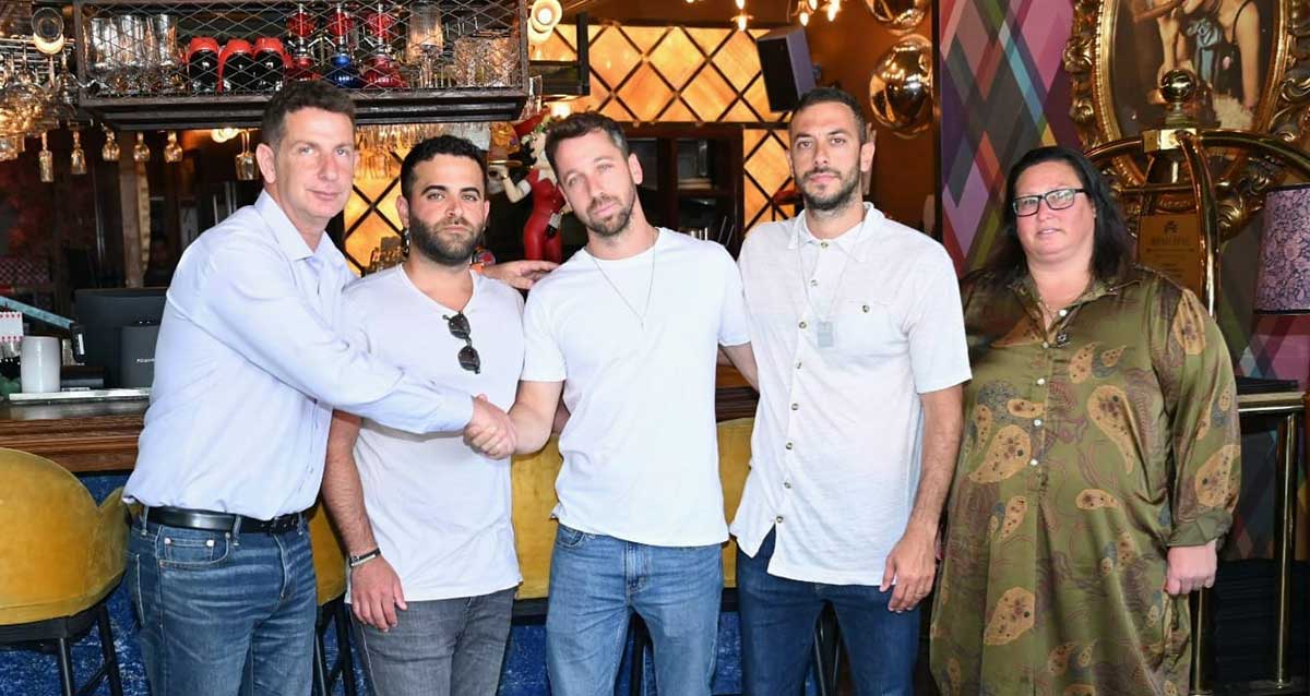 יריב פישר, דנה אורן ינאי שיחת הבהרה לבעלי פאב מונציפל בהרצליה