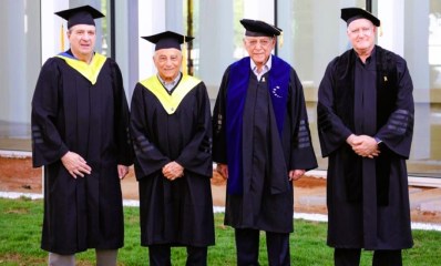 בצילום (מימין לשמאל): פרופ' בועז גנור, נשיא אוניברסיטת רייכמן, פרופ' אוריאל רייכמן, הנשיא המייסד ויו"ר דירקטוריון אוניברסיטת רייכמן, מר דניאל חוסדימן, מר אודי רקנאטי, נגיד אוניברסיטת רייכמן.