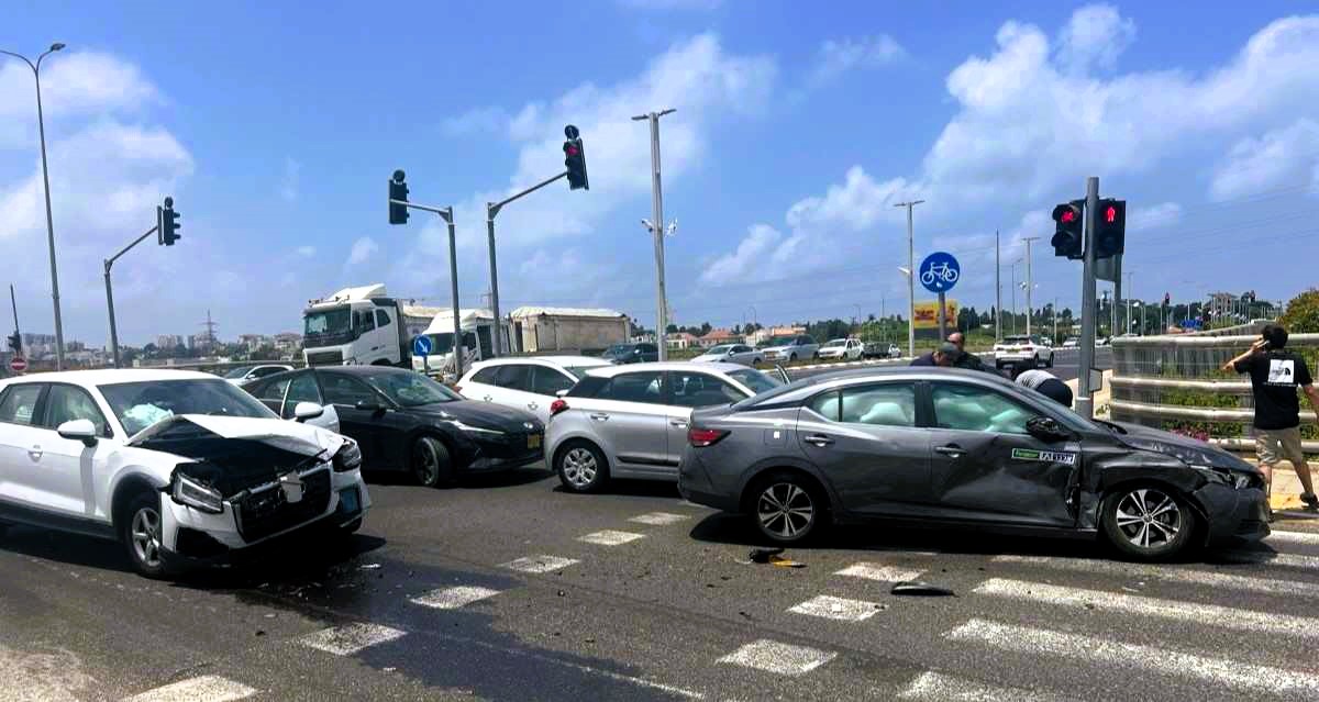 תאונת דרכים במנחם בגין, הרצליה. צילום ארכיון: מערכת