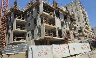 אתר בנייה בהרצליה. צילום: שרון אונליין