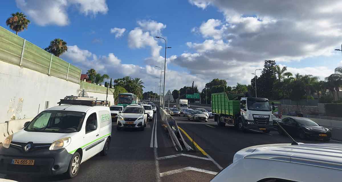 חסימות כבישים והפגנות בצומת כפר שמריהו
