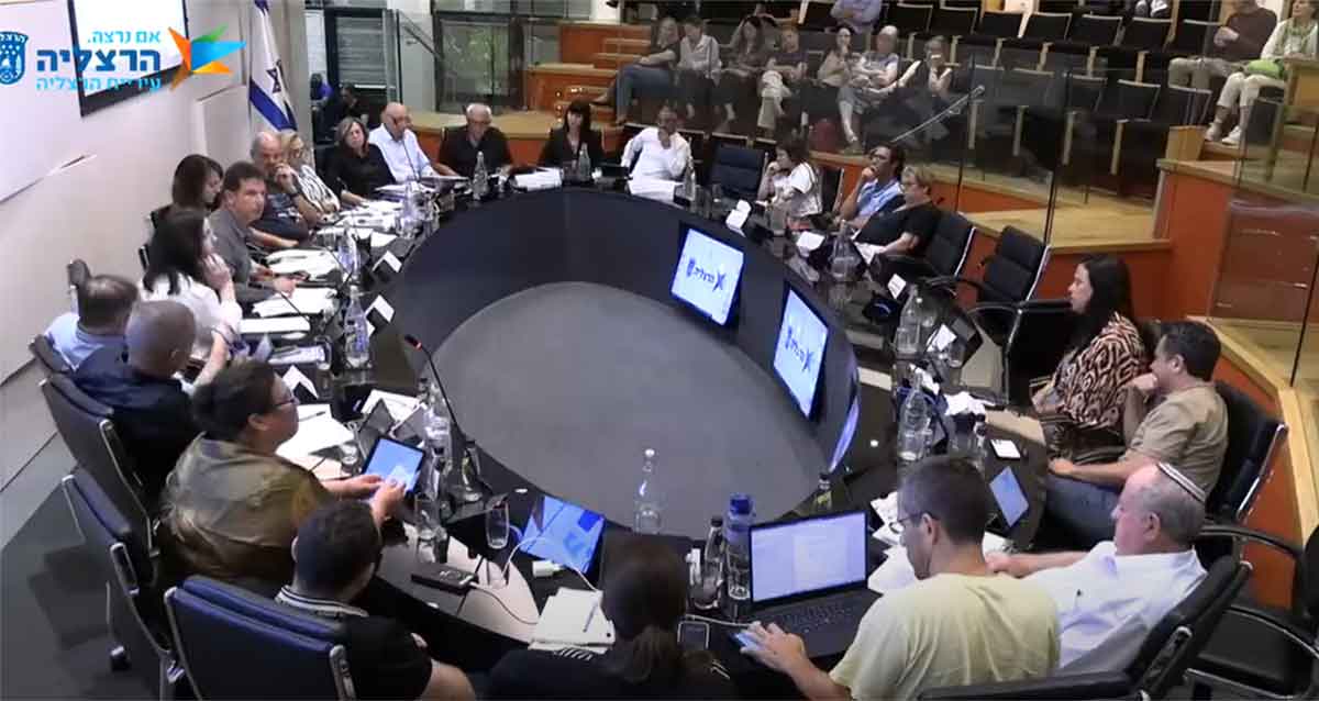 ישיבת מועצת העיר הרצליה בתאריך 18 ביוני 2024