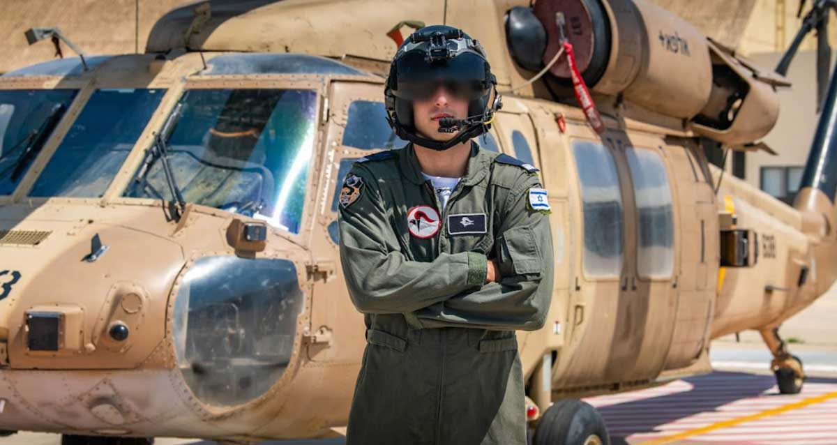 סגן ש', בן 22 מכפר סבא, מסיים את קורס טיס מספר 188 במגמת מסוקים
