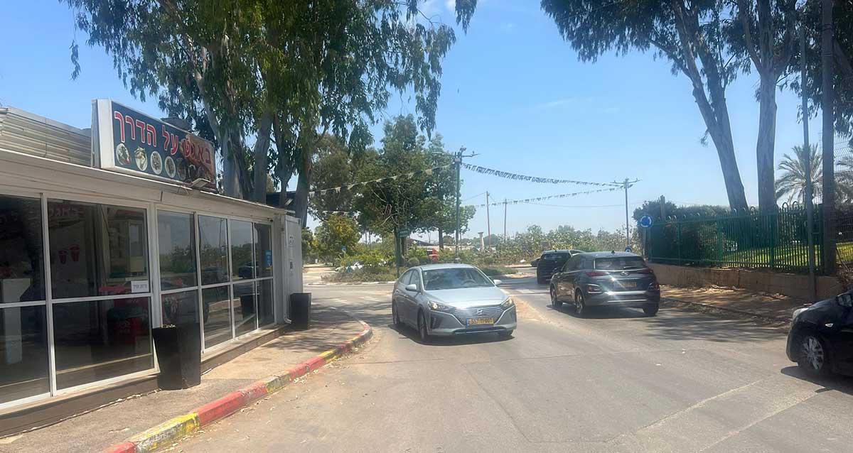 רחוב השרף המחבר את צומת הראשונים למתחם סינמה סיטי. צילום: פרטי